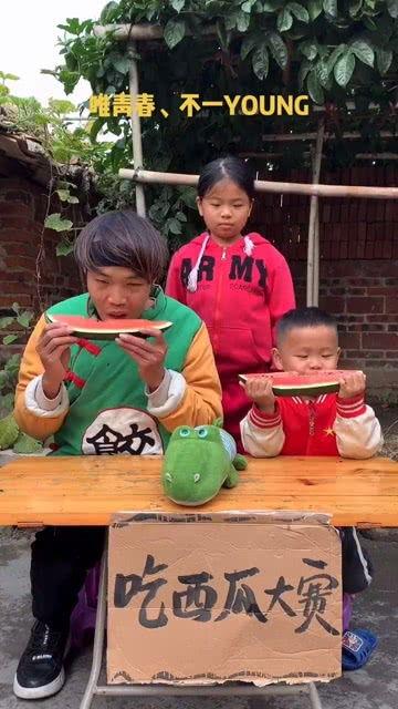 网课吃瓜搞笑视频合集,搞笑视频合集带你重温欢乐时光