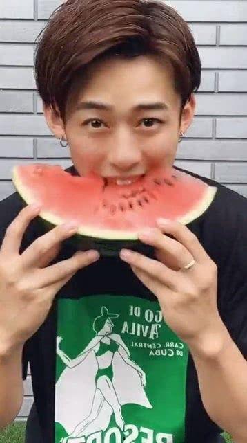 网红爆料吃瓜黑哥是谁